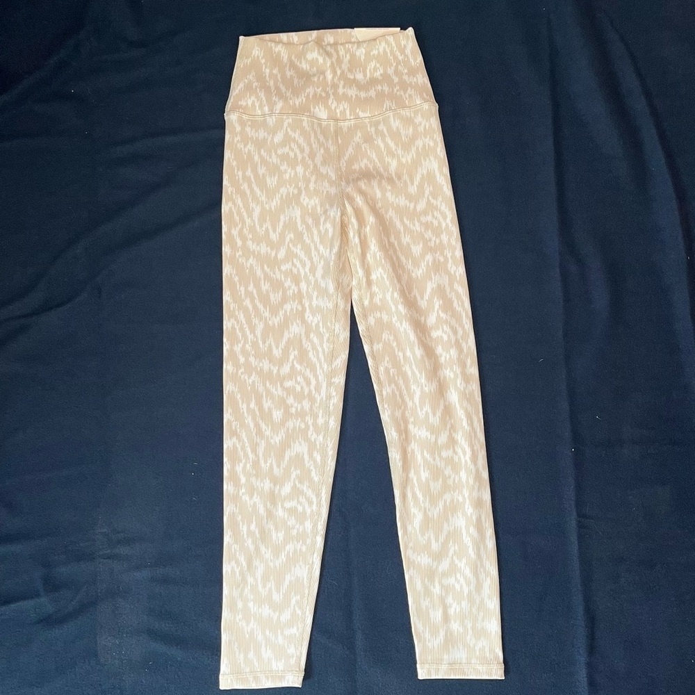 Aerie Cream and White High-Rise Leggings